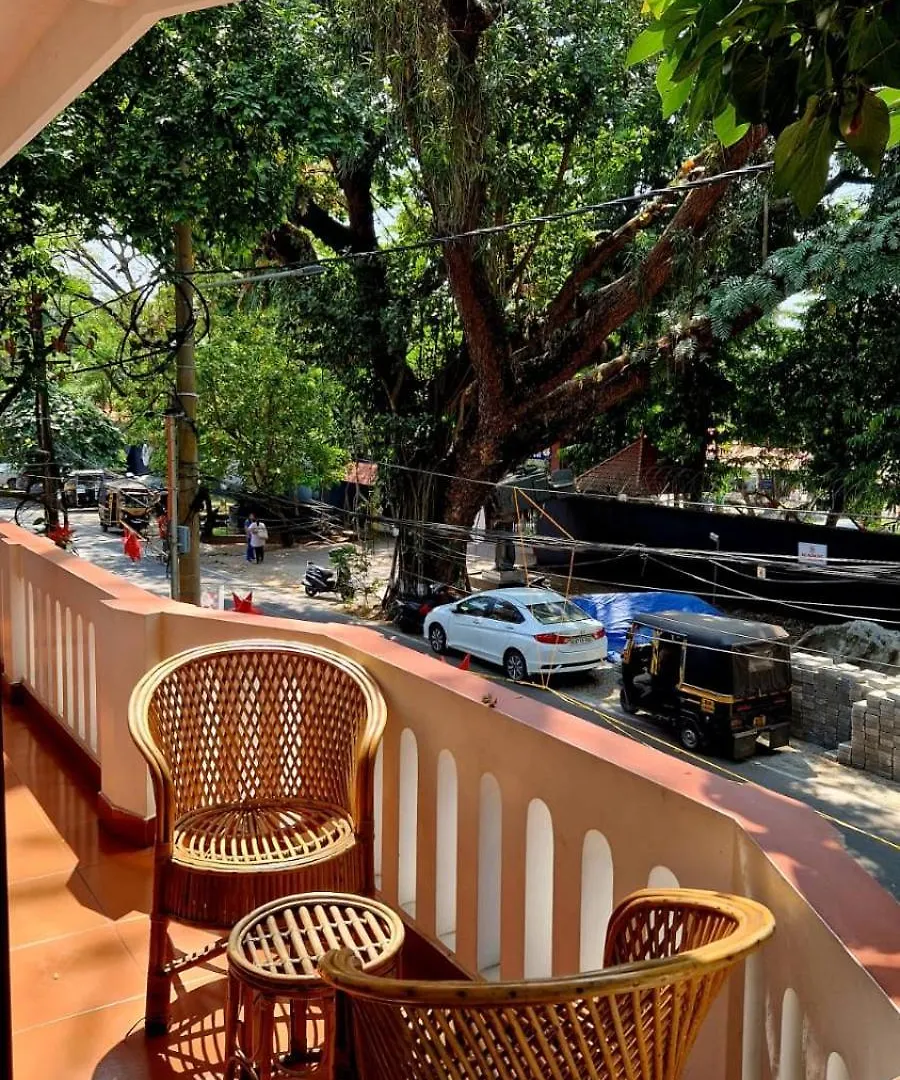 Kochi Tagundnacht Homestay
