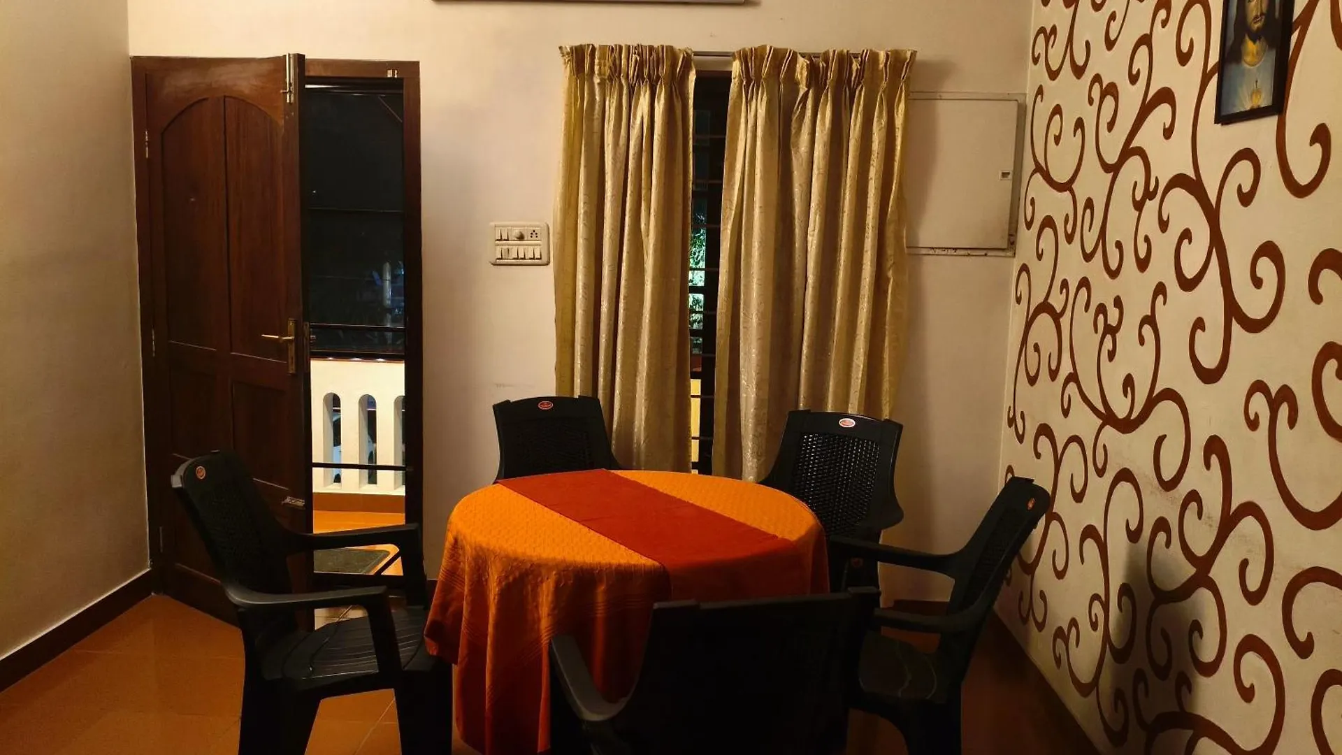 Kochi Tagundnacht Homestay